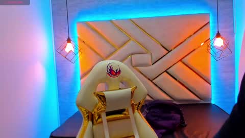    online show from 02.02.25