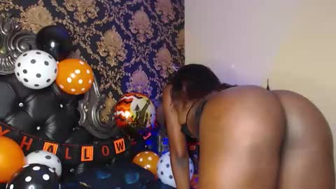 Snapshot of naiagils chatting on 10.30.25 Naia online show from 10.30.25