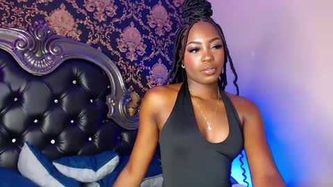 Snapshot of naiagils chatting on 11.12.25 Naia online show from 11.12.25