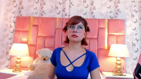 Snapshot of naiamendoza chatting on 04.08.26 Naia online show from 04.08.26