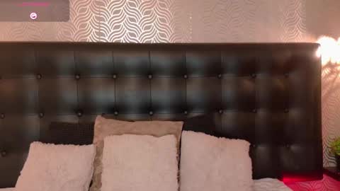 naiaramasson_ online show from 09.17.25