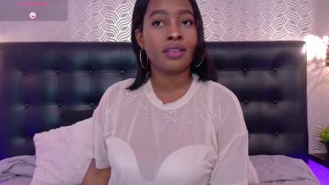 naiaramasson_ online show from 12.18.25