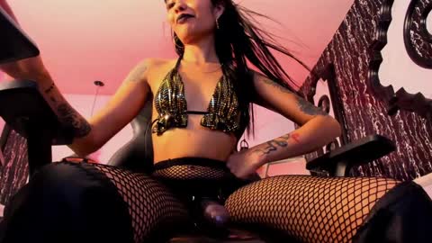 Snapshot of nailahard chatting on 01.17.25 Naila online show from 01.17.25