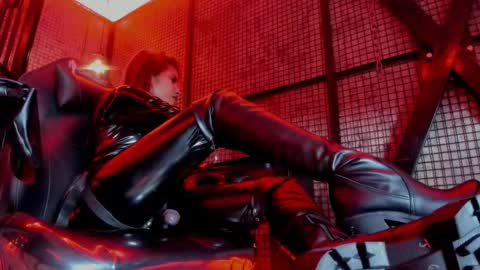 Snapshot of nailahard chatting on 10.11.25 Naila online show from 10.11.25