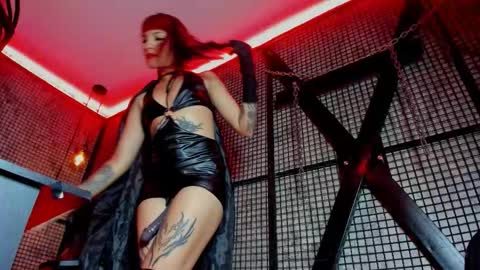 Snapshot of nailahard chatting on 10.31.25 Naila online show from 10.31.25