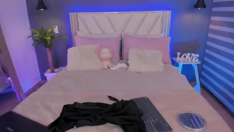 Naisha Ford online show from 04.09.26