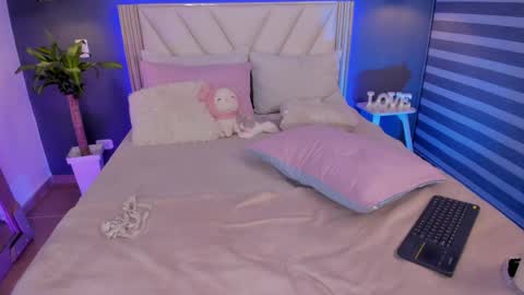 Naisha Ford online show from 04.09.26