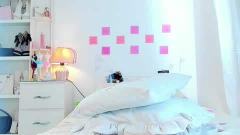 Snapshot of naissha chatting on 10.18.25 Naissha online show from 10.18.25