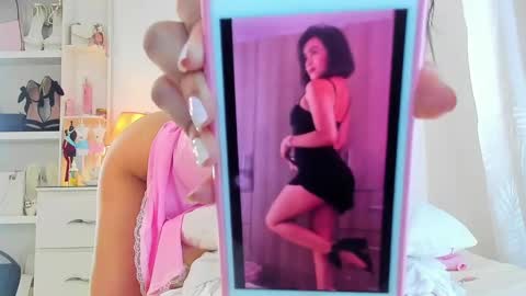 Snapshot of naissha chatting on 10.19.25 Naissha online show from 10.19.25