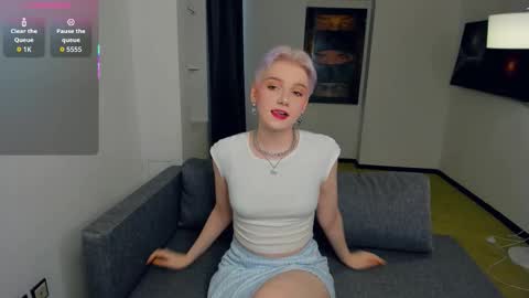 Snapshot of nakishacroshaw chatting on 09.18.25 Kate online show from 09.18.25