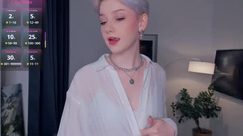 Snapshot of nakishacroshaw chatting on 10.30.25 Kate online show from 10.30.25