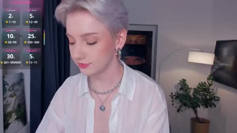 Snapshot of nakishacroshaw chatting on 10.31.25 Kate online show from 10.31.25