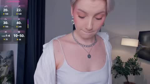 Snapshot of nakishacroshaw chatting on 11.06.25 Kate online show from 11.06.25