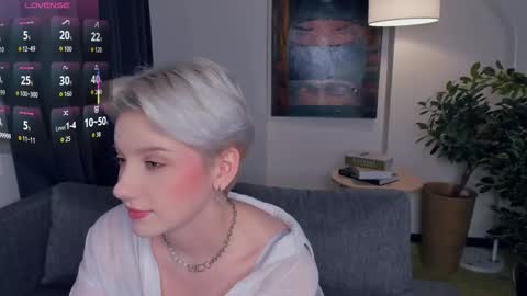 Snapshot of nakishacroshaw chatting on 11.07.25 Kate online show from 11.07.25