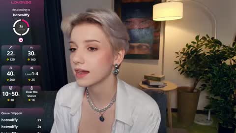 Snapshot of nakishacroshaw chatting on 11.13.25 Kate online show from 11.13.25