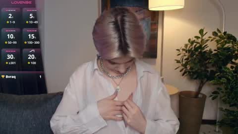 Snapshot of nakishacroshaw chatting on 11.19.25 Kate online show from 11.19.25