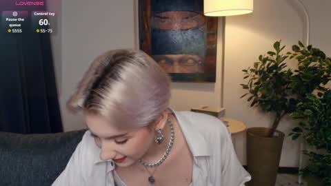 Snapshot of nakishacroshaw chatting on 11.20.25 Kate online show from 11.20.25