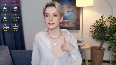 Snapshot of nakishacroshaw chatting on 11.26.25 Kate online show from 11.26.25