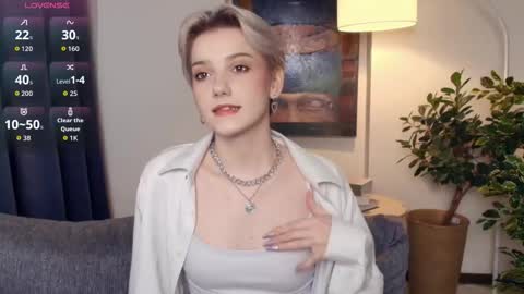 Snapshot of nakishacroshaw chatting on 11.27.25 Kate online show from 11.27.25