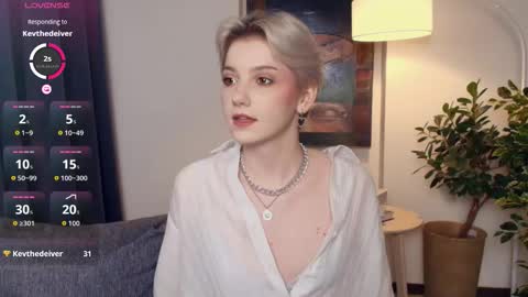 Snapshot of nakishacroshaw chatting on 11.28.25 Kate online show from 11.28.25