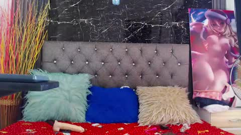 Snapshot of nalaroy chatting on 12.18.24 NALAROY online show from 12.18.24