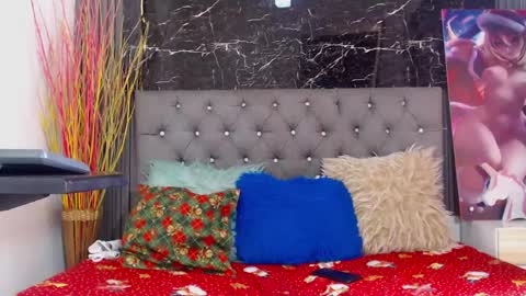 Snapshot of nalaroy chatting on 12.24.24 NALAROY online show from 12.24.24