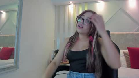 nami_sweet_ online show from 09.18.25