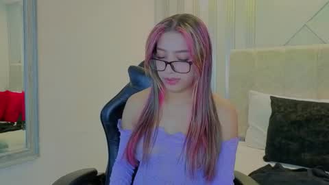 nami_sweet_ online show from 10.12.25