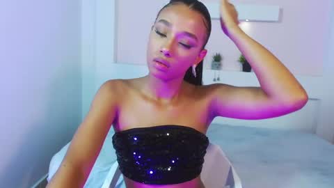 Namoi Smith online show from 12.23.24