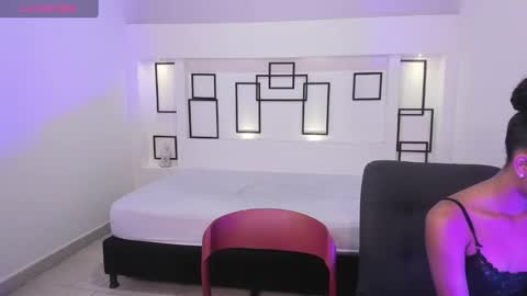 Namoi Smith online show from 01.03.25