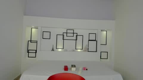 Namoi Smith online show from 02.11.25