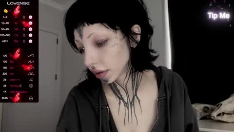 Snapshot of nananevaeragain chatting on 01.05.25 Nana online show from 01.05.25