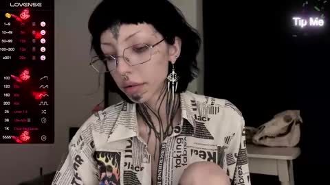 Snapshot of nananevaeragain chatting on 01.06.25 Nana online show from 01.06.25