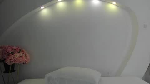 Snapshot of nanaosaky chatting on 02.08.25 NanaOsaky online show from 02.08.25