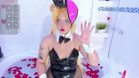 Snapshot of nanaosaky chatting on 02.13.25 NanaOsaky online show from 02.13.25