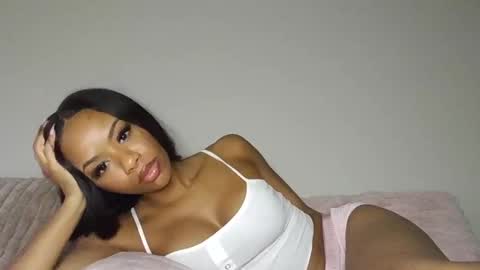 Snapshot of nanneyrose chatting on 10.22.25 Nanneypooh online show from 10.22.25