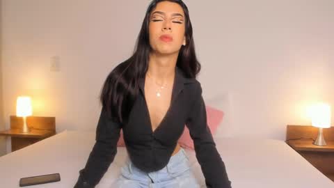 Snapshot of nany_model25 chatting on 02.21.25 nany_model25 online show from 02.21.25