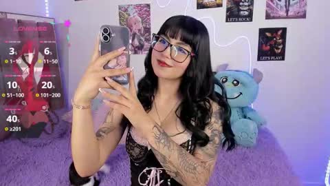 Naoko online show from 12.20.25