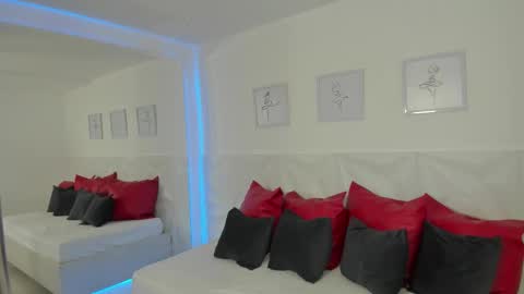 Naomi Amoretti online show from 02.25.26