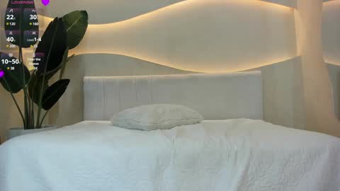 Naomi  online show from 01.06.25