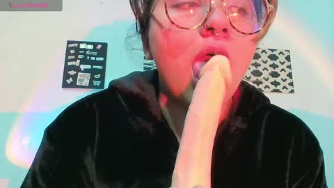 Snapshot of naomi_moon3 chatting on 03.12.25 Naomi online show from 03.12.25