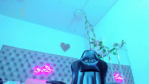 Naomi online show from 01.12.26