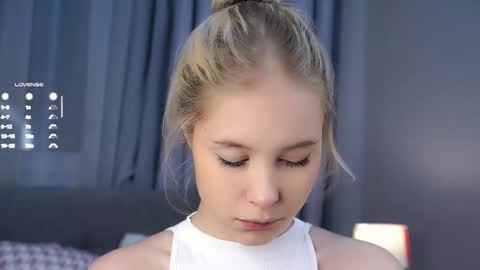 Snapshot of naomibry chatting on 01.06.26 Angel online show from 01.06.26