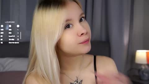 Snapshot of naomibry chatting on 01.11.26 Angel online show from 01.11.26