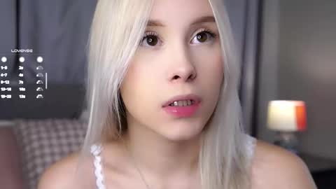 Snapshot of naomibry chatting on 01.14.26 Angel online show from 01.14.26