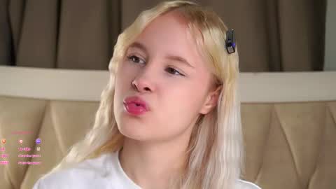 Snapshot of naomibry chatting on 02.16.26 Angel online show from 02.16.26