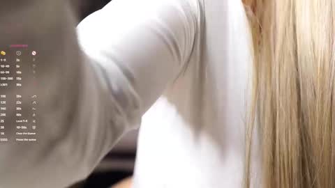 Snapshot of naomibry chatting on 03.03.26 Angel online show from 03.03.26