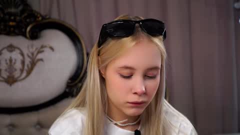 Snapshot of naomibry chatting on 03.04.26 Angel online show from 03.04.26