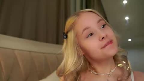 Snapshot of naomibry chatting on 03.22.26 Angel online show from 03.22.26