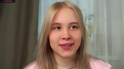 Snapshot of naomibry chatting on 03.28.26 Angel online show from 03.28.26